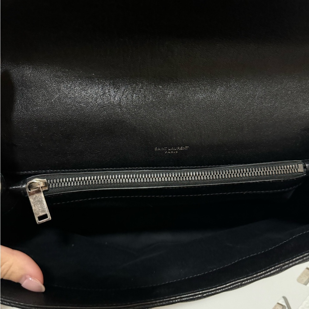 Saint Laurent
COLLEGE MEDIUM IN QUILTED LEATHER - BLACK - Picture 3 of 5